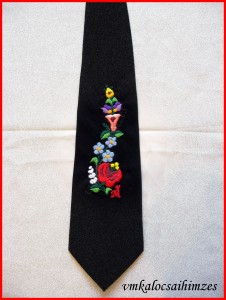 E. fekete nyakkendő